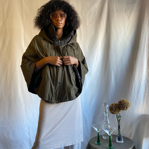Forever 21- Army green poncho - Picture 2 of 9